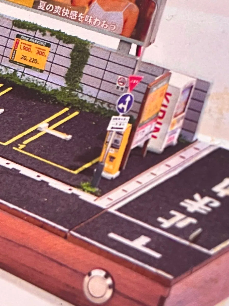 1:64 Japanese Parking Lot Diorama with Built-In Lighting – DIY Miniature Car Display Scene