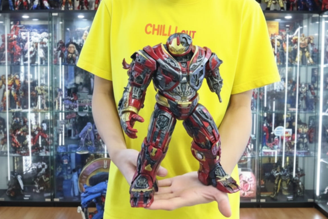 Hulkbuster Prototype-Style Collectible Figure – Red & Gold Armor