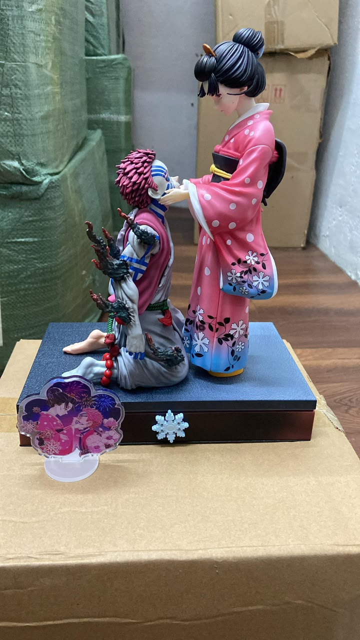 Akaza & Koyuki Memorial Statue
