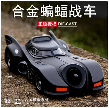 1:24 1989 Batmobile Die-Cast Model Car – Black Batman Collectible with Light Function