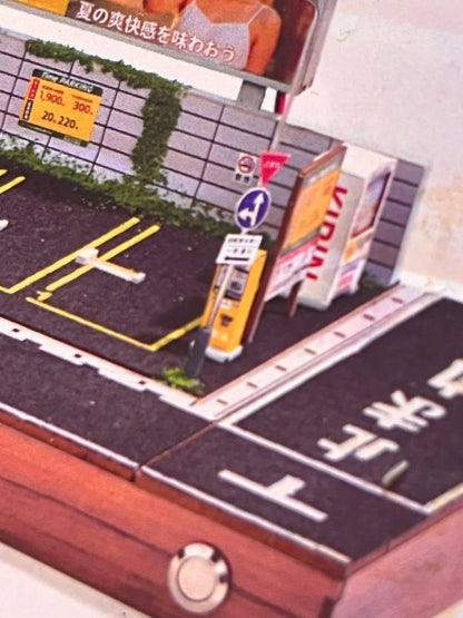 1:64 Japanese Parking Lot Diorama with Built-In Lighting – DIY Miniature Car Display Scene