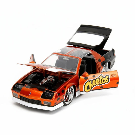 Jada Toys Cheetos 1985 Chevrolet Camaro Z28 1:24 Die-Cast with Chester Cheetah Figure – 34384