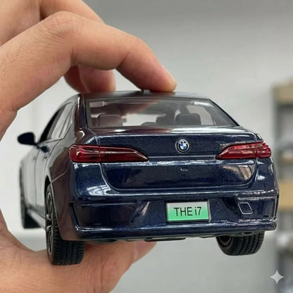 CAIPO BMW i7 1:47 Die-Cast Alloy Model Car – Dark Blue