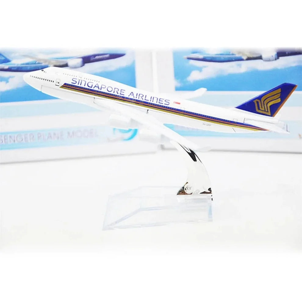 Singapore Airlines Airbus A380 1:400 Scale Model Aircraft with Display Stand