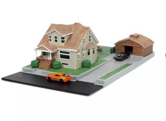 Jada Toys 1:64 Scale House With Garage DIY Diorama – Die-Cast Car Display